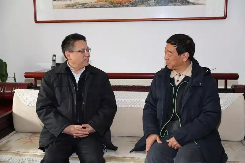 慰问自治区检察院老领导邢宝玉