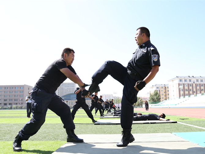 内蒙古检察机关司法警察阅警式暨业务技能竞赛总结表彰仪式在呼举行