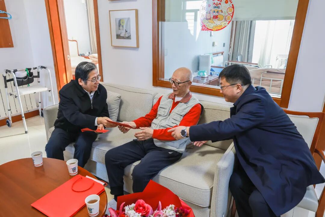 ΢�����ů �´��ͼ��顪�����������Ժ��չ�߷�ο�ʻ��������ݸɲ��